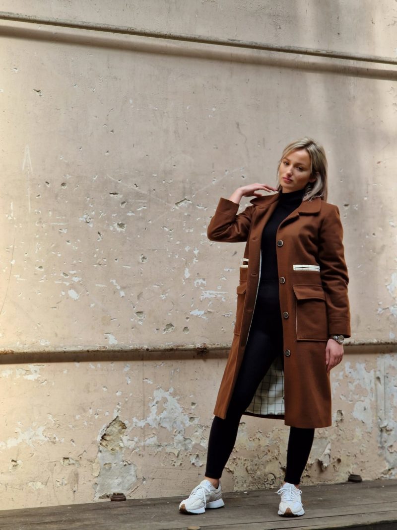 manteau léopold avec très belle doublure beige et col revers