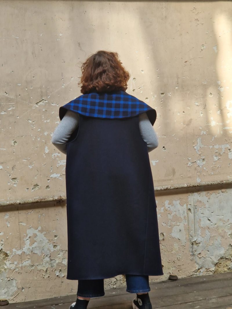 manteau amour sans manches réversible bleu marine et carreaux bleus