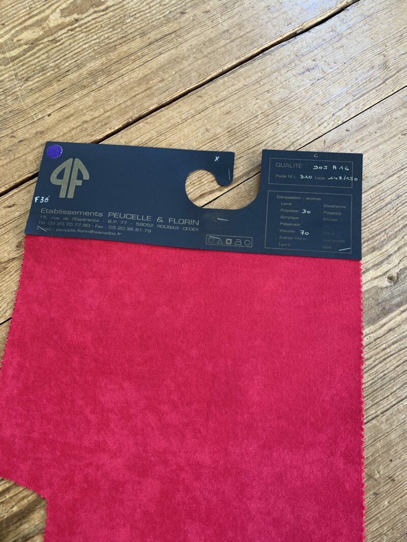 tissu suédine rouge