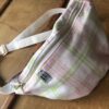 sac banane carreau gris et rose fuchia