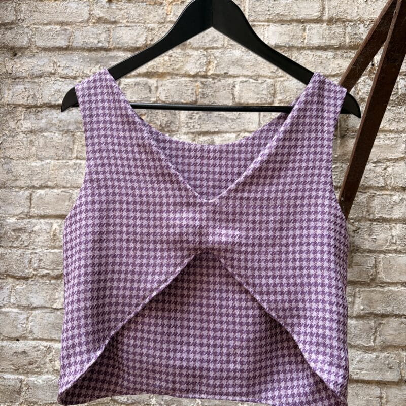 top sans manches pied de poule échancré lilas